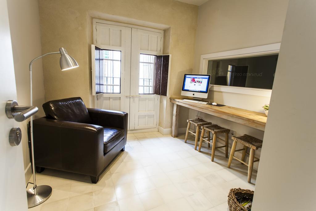 Hotel Boutique Elvira Plaza Севиля Екстериор снимка